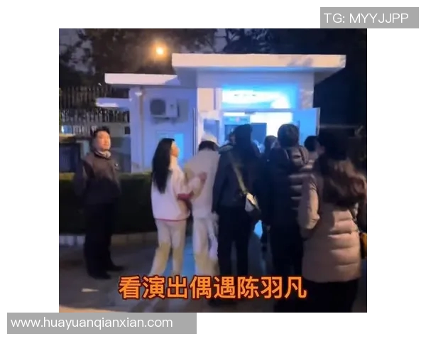 《某知名女星恋情曝光 与神秘男子街头牵手现身引热议》